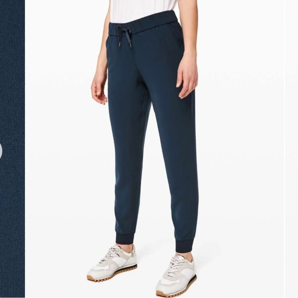 Lululemon On The Fly Jogger True Navy size 4